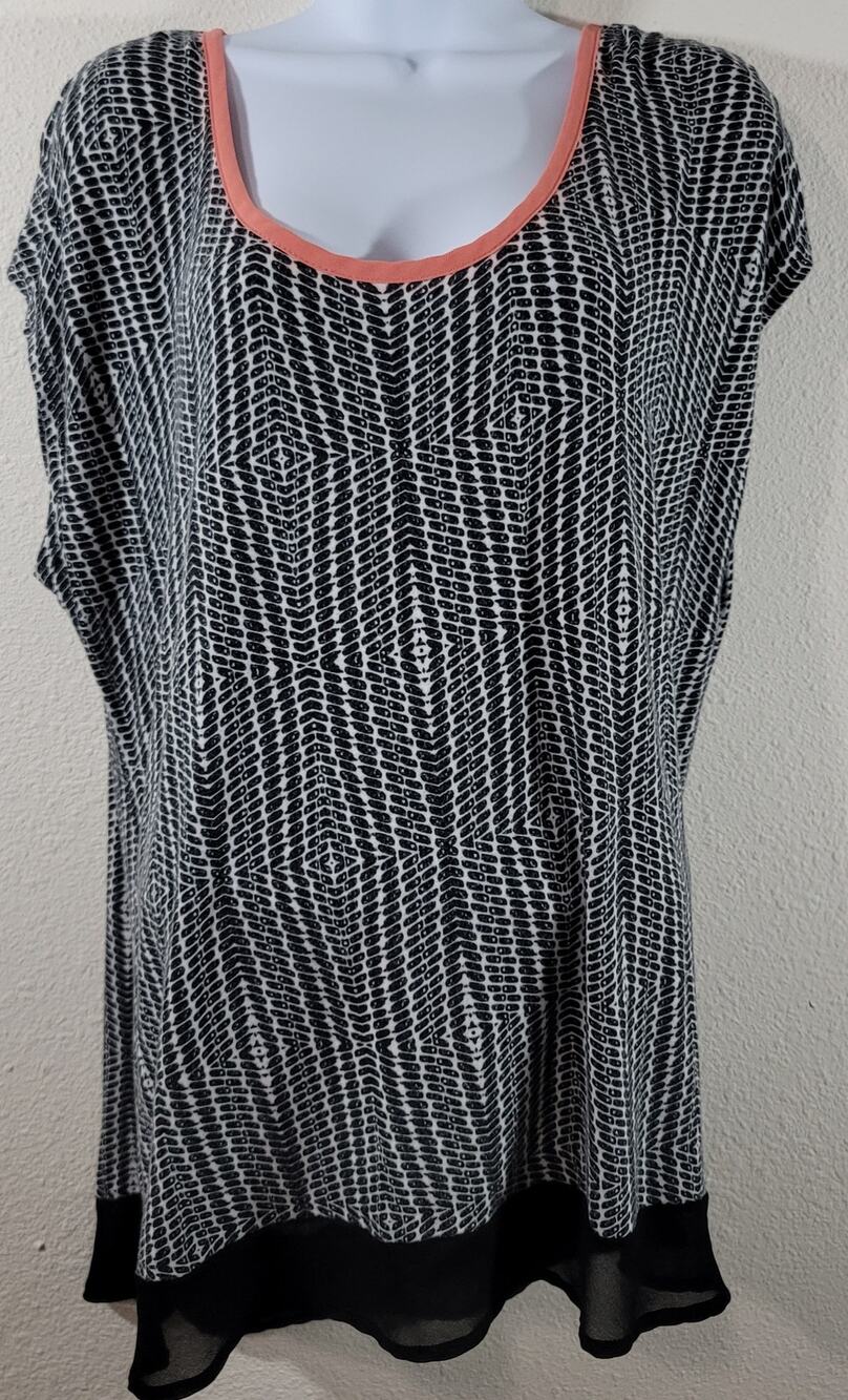 Cato Woman Black White Print Top 18W 20W Plus Lightweight Soft Stretchy Flowy
